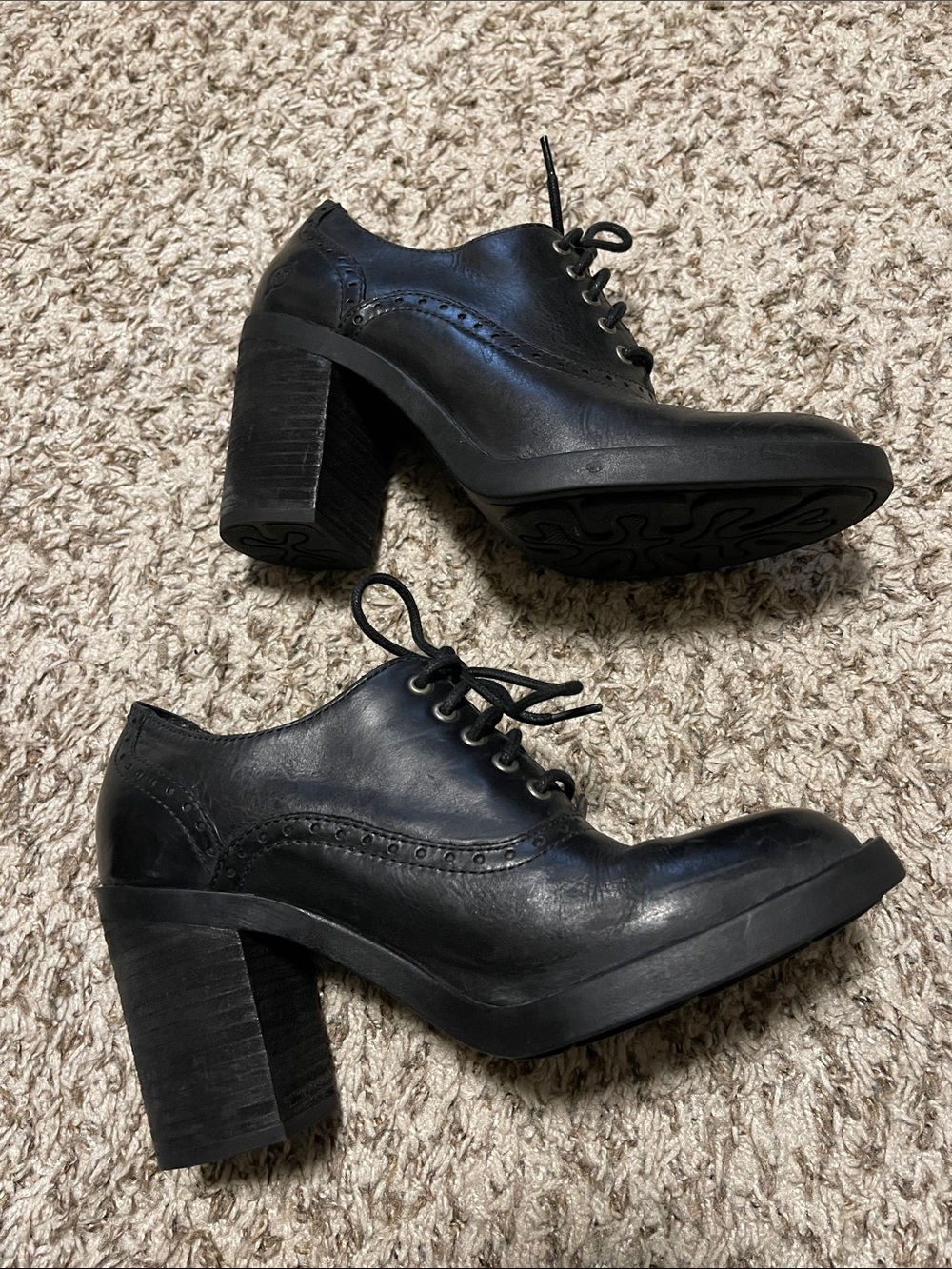 Born Shows Black Heeled Lace-Up Women's Oxfords - Classic Block Heel
